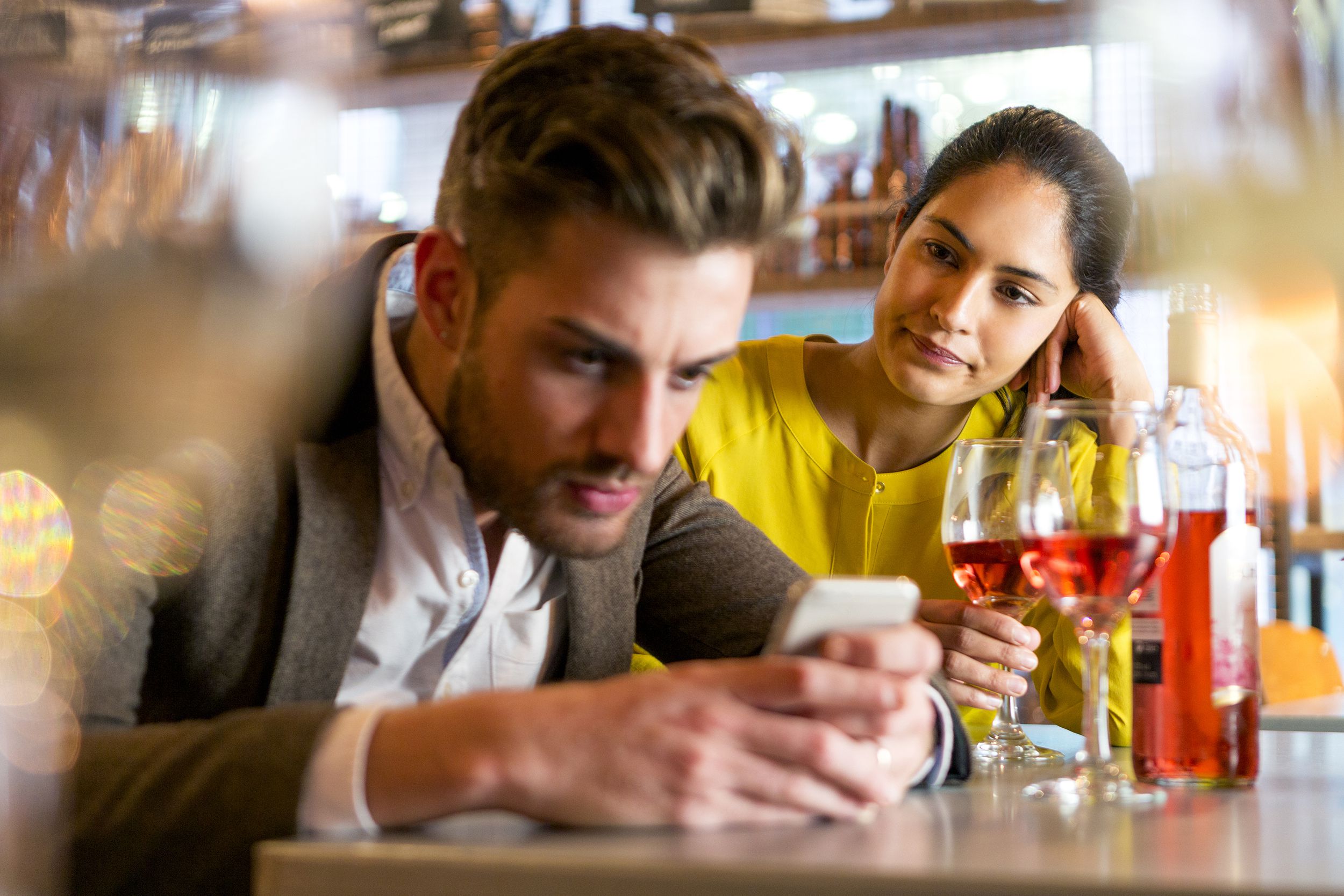 couple on date with guy texting and ignoring his date