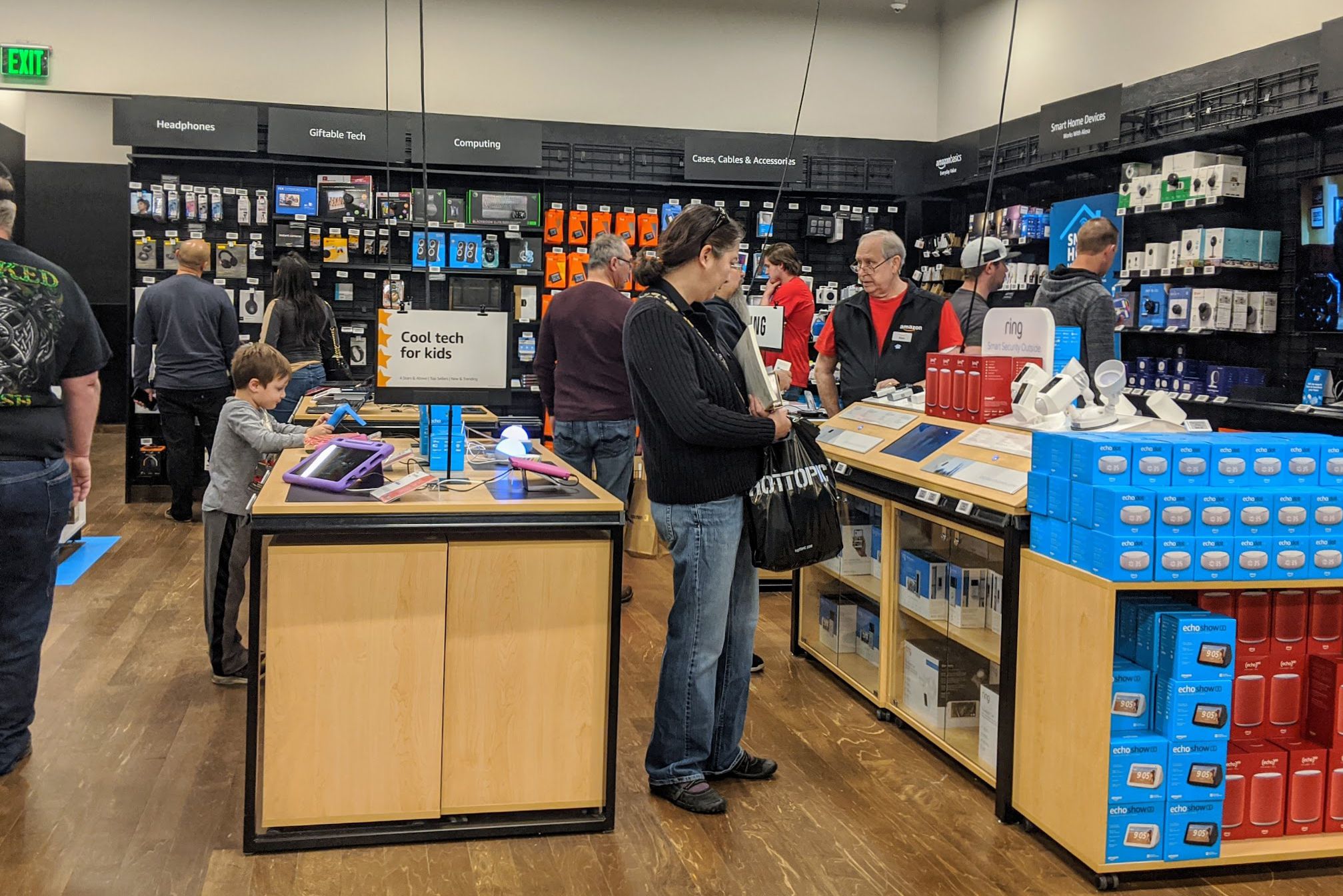 Amazon 4-Star store interior