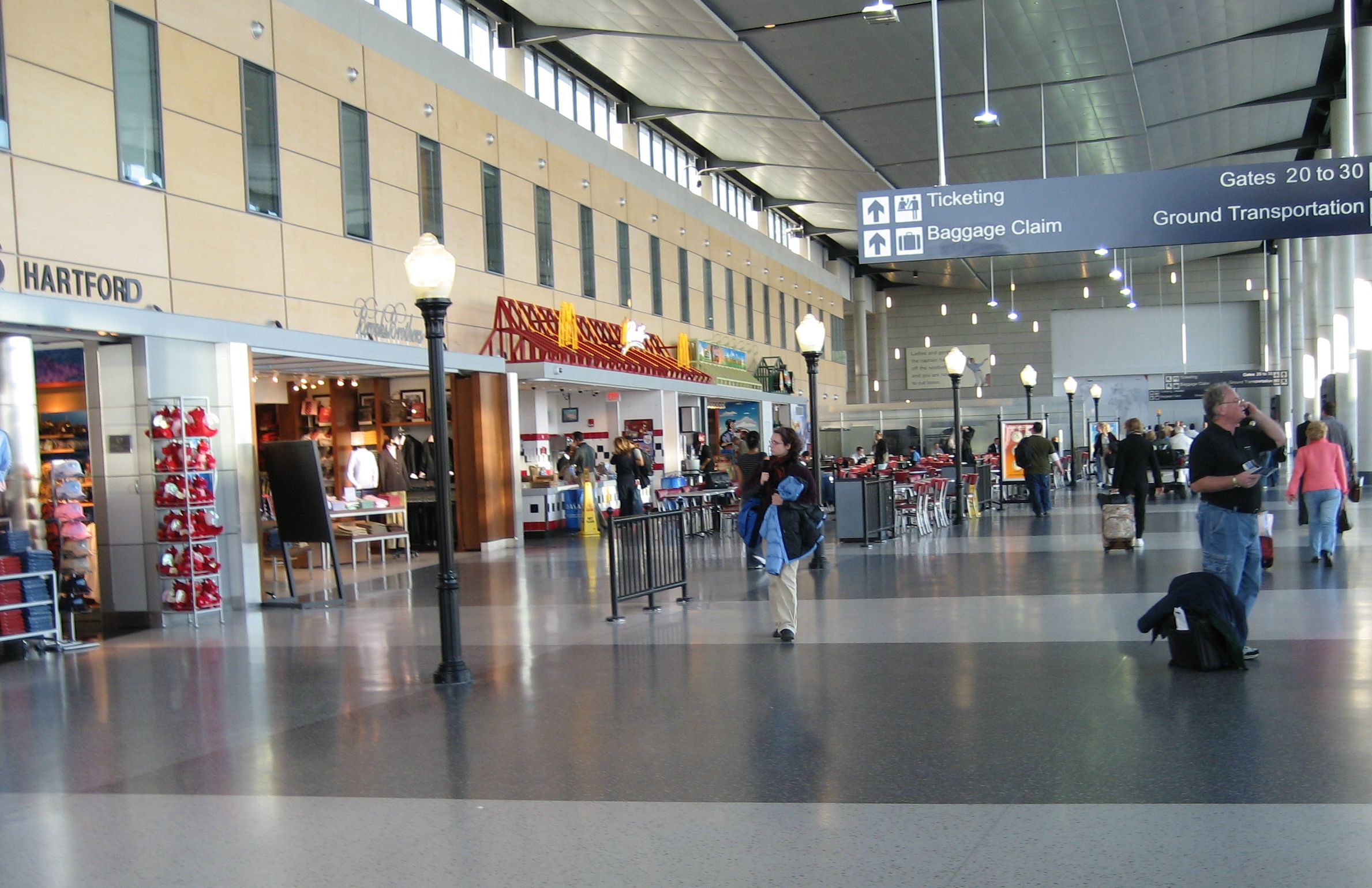 Food court and shopping hall connecting the East and West concourses of Terminal A