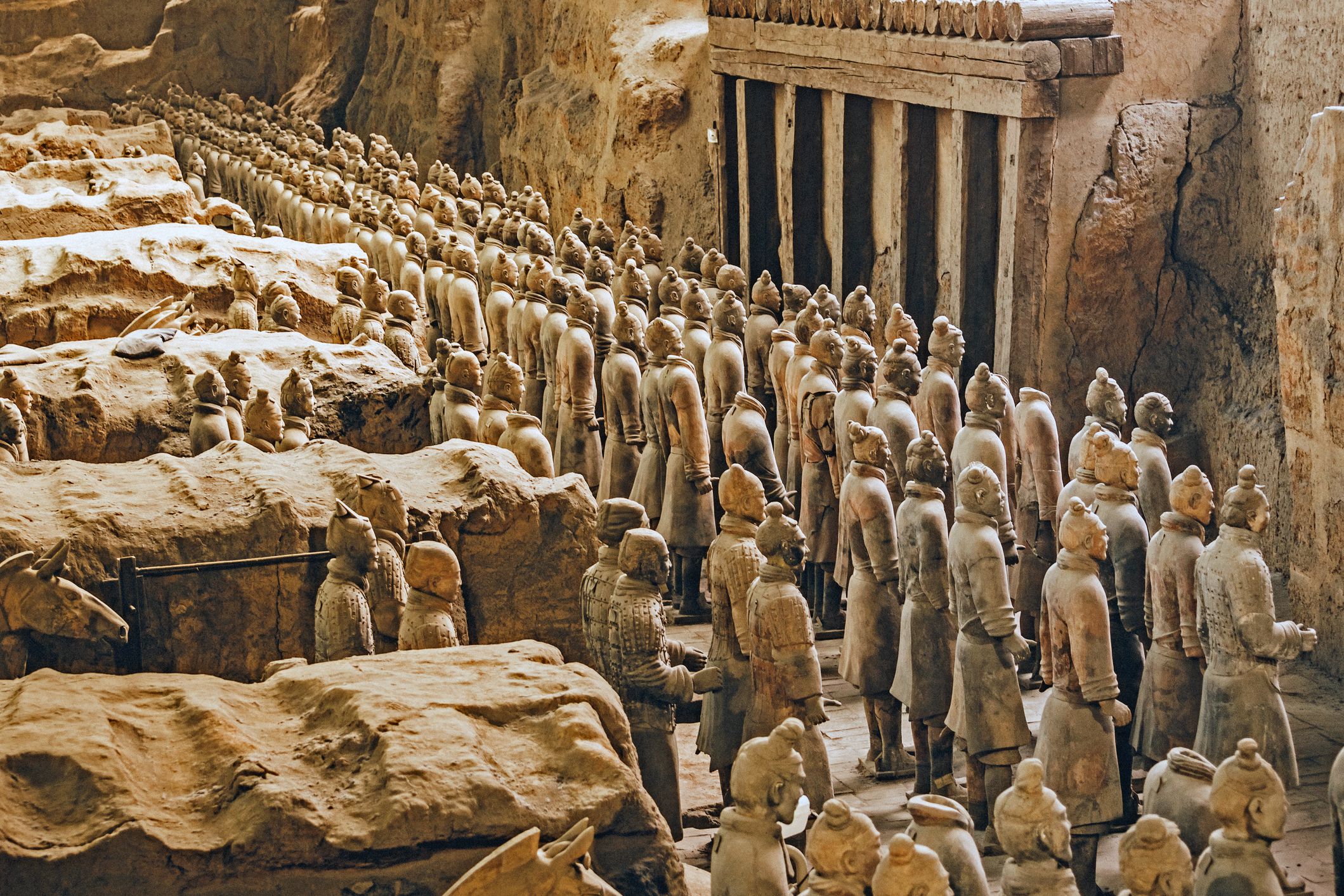 Clay statues of Chinese Qin dynasty soldiers