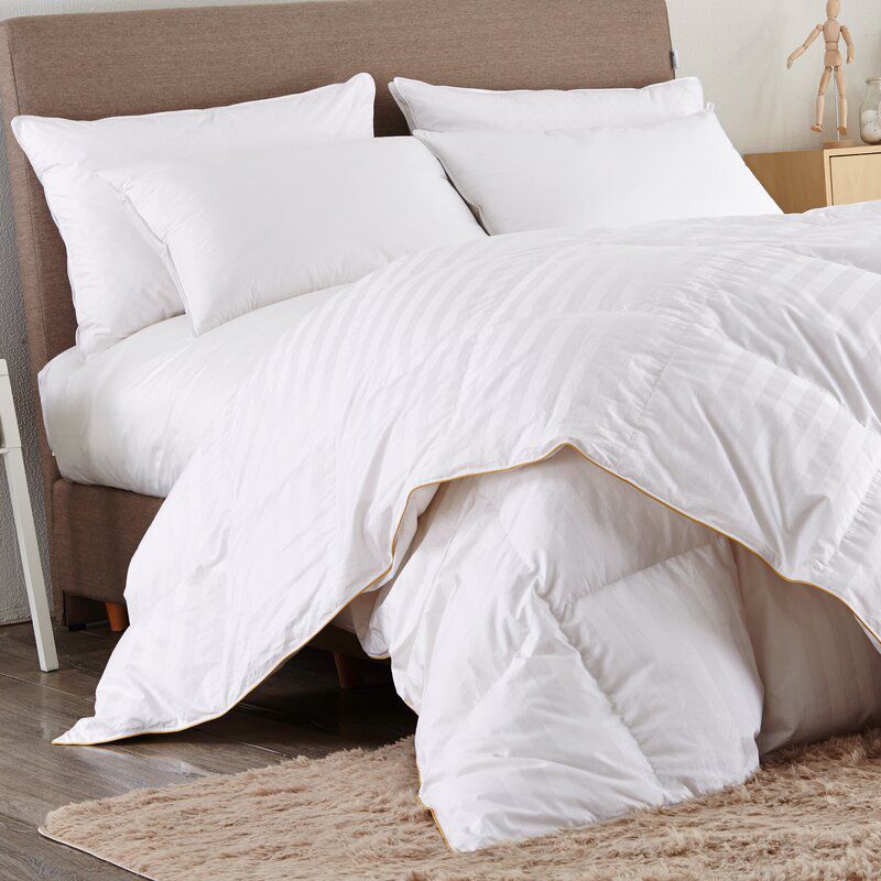 All-Season Down Comforter (Queen)