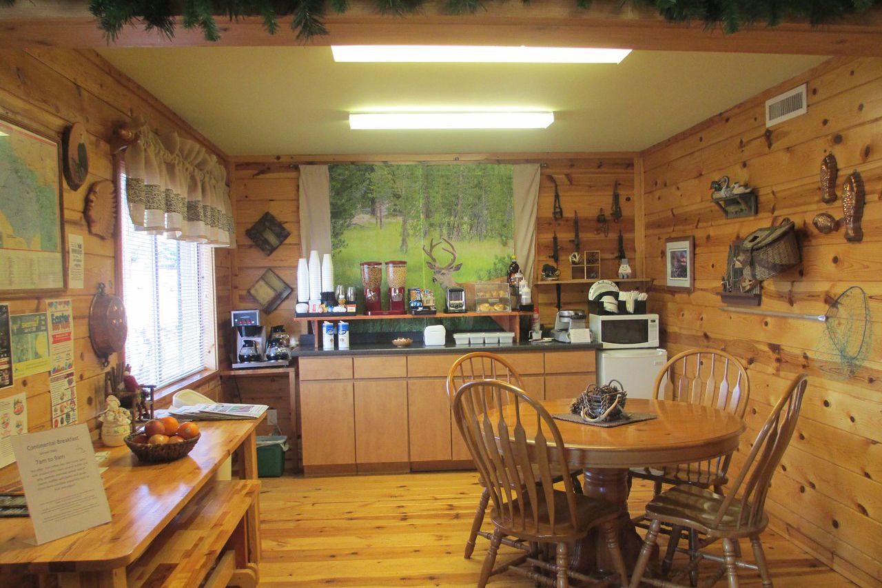 breakfast area at Antlers Inn