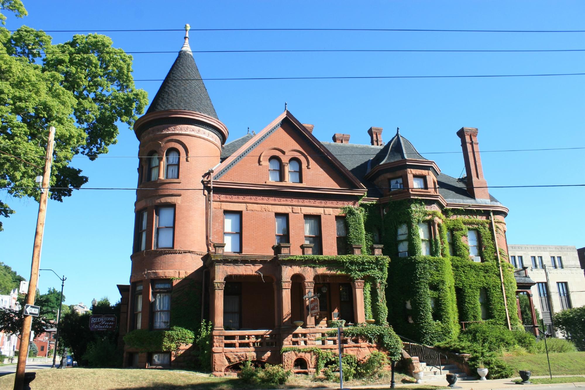 Iowa: Redstone Inn & Suites