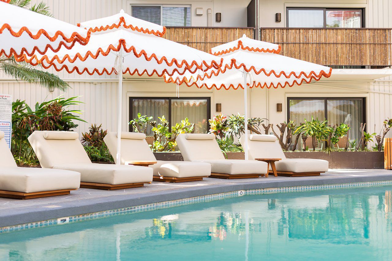 Hawaii: White Sands Hotel