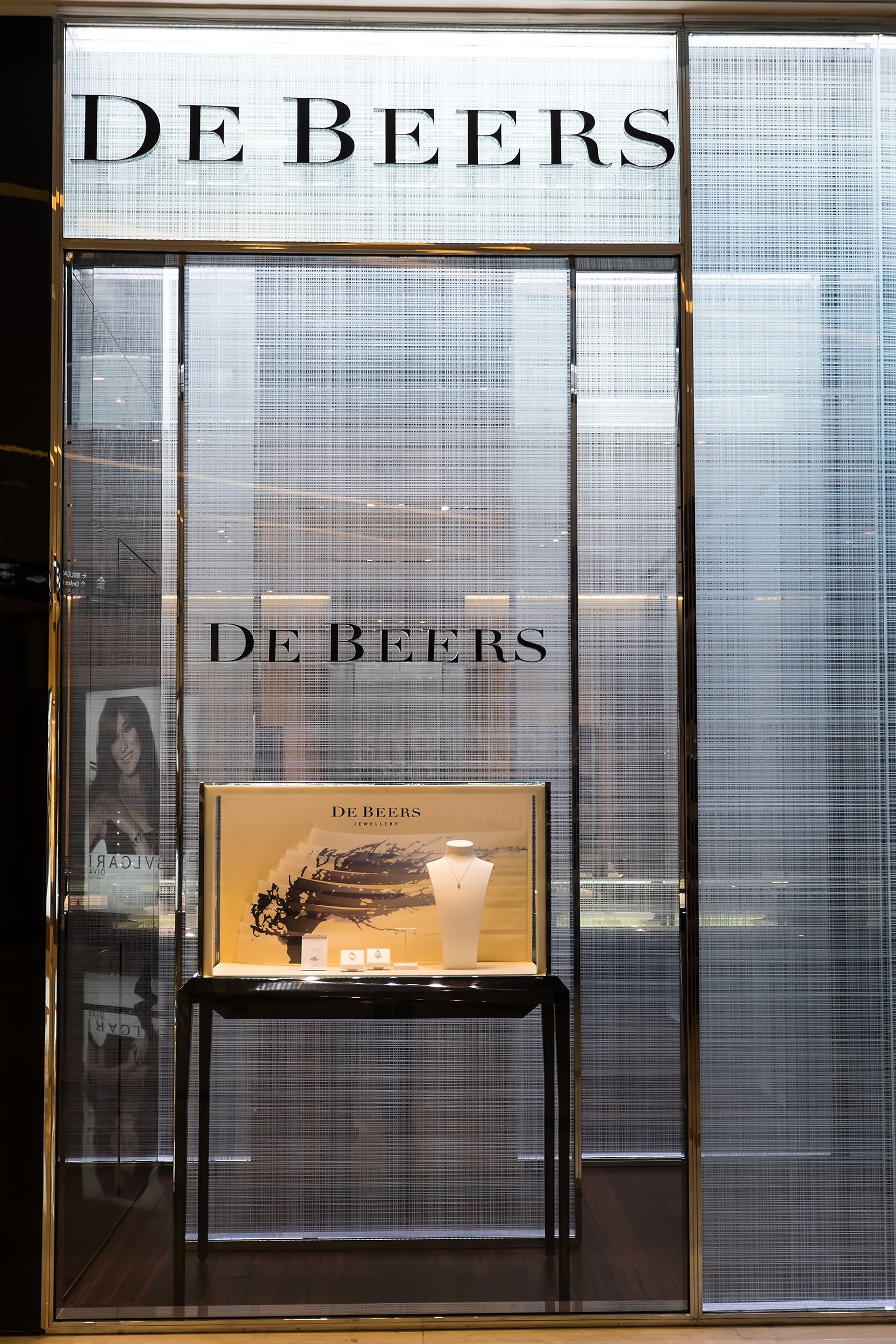 De Beers jewelry boutique display window in Hong Kong