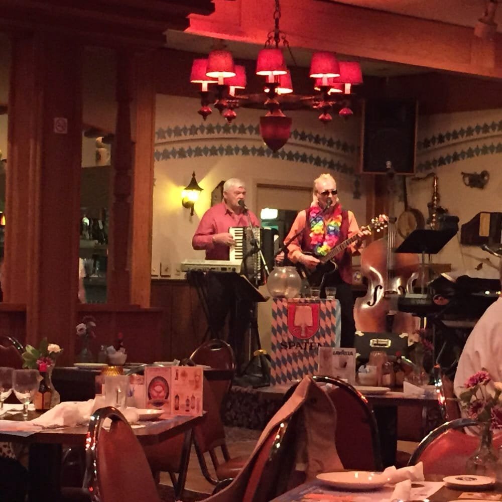 traditional German musicians playing at the Chicago Brauhaus
