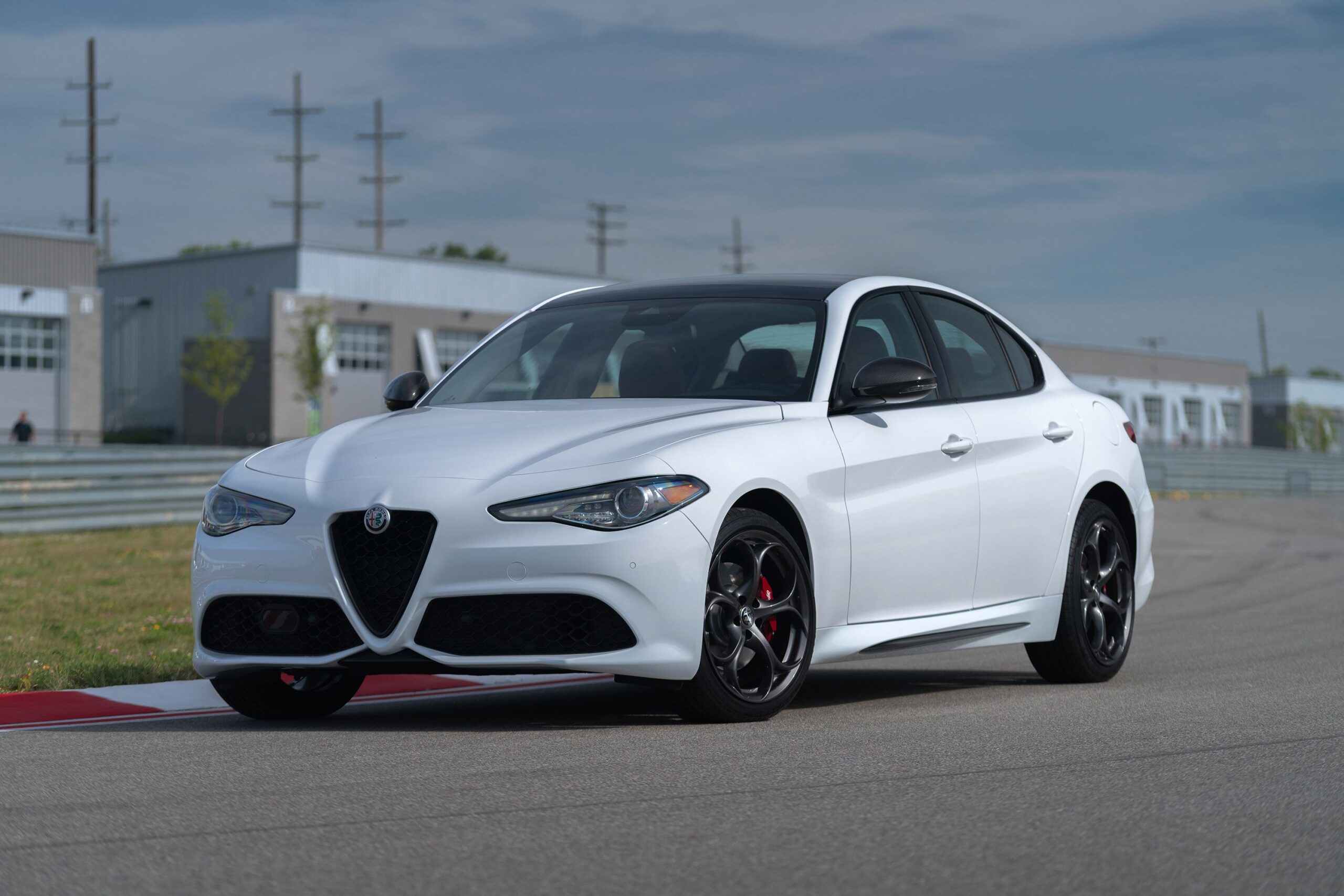 2019 Alfa Romeo Giulia Ti Sport Carbon in Alfa White