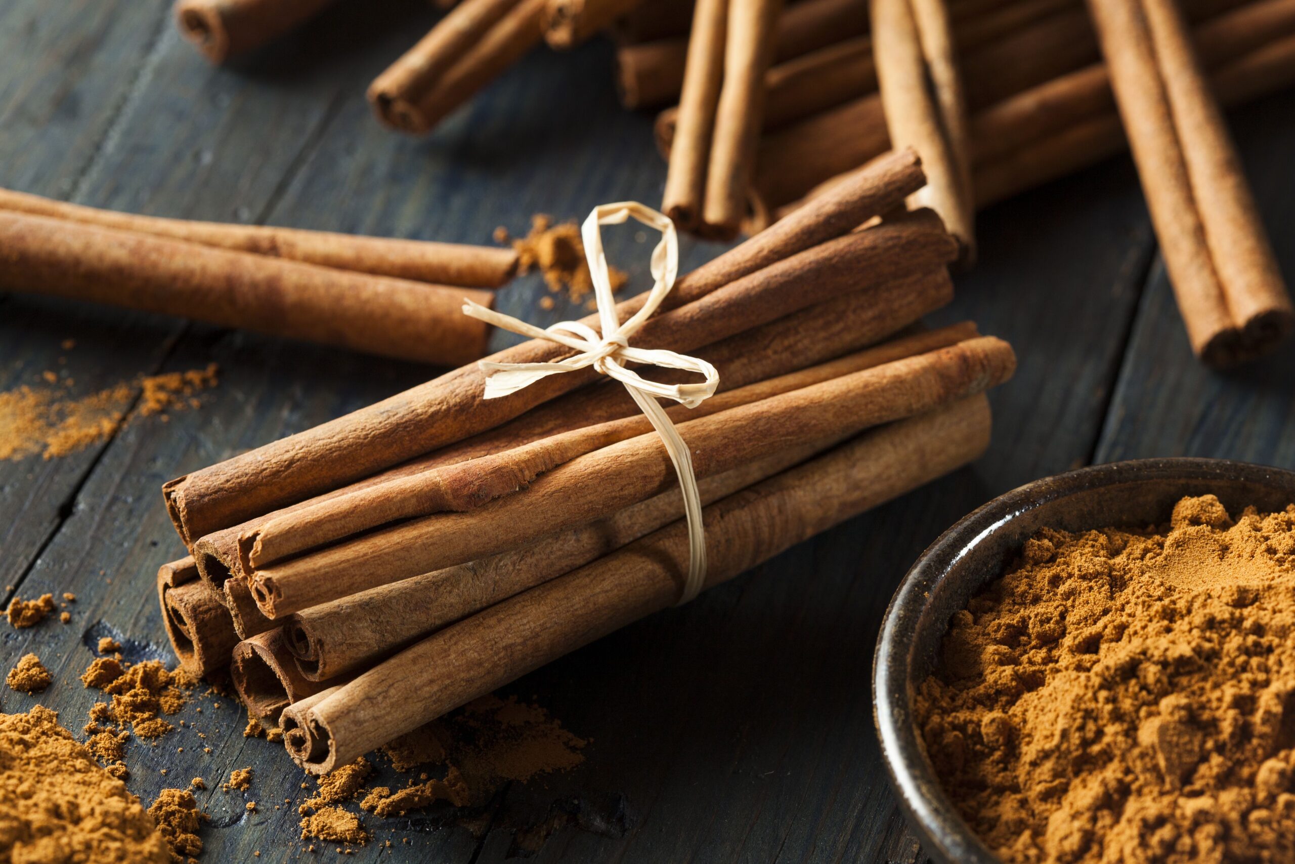 cinnamon sticks and ground cinnamon