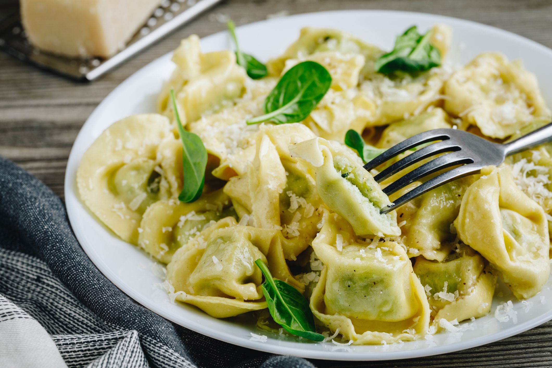 Tortellini Salad With Spinach and Artichoke
