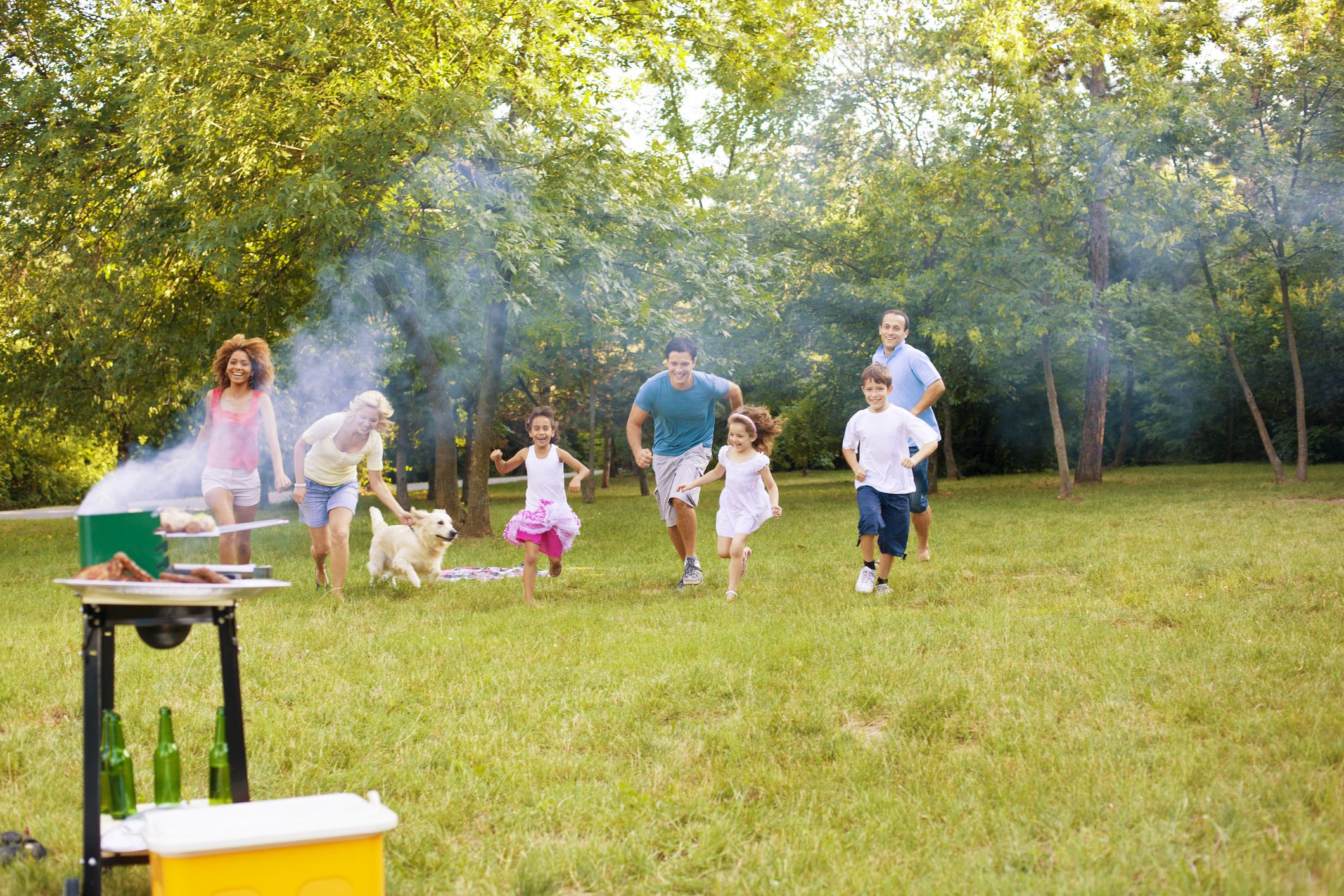kids running to start scavenger hunt