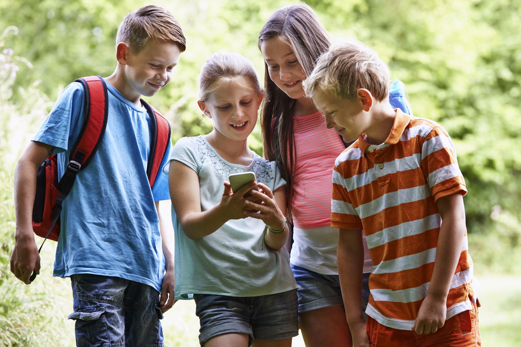 children geocaching with mobile phone
