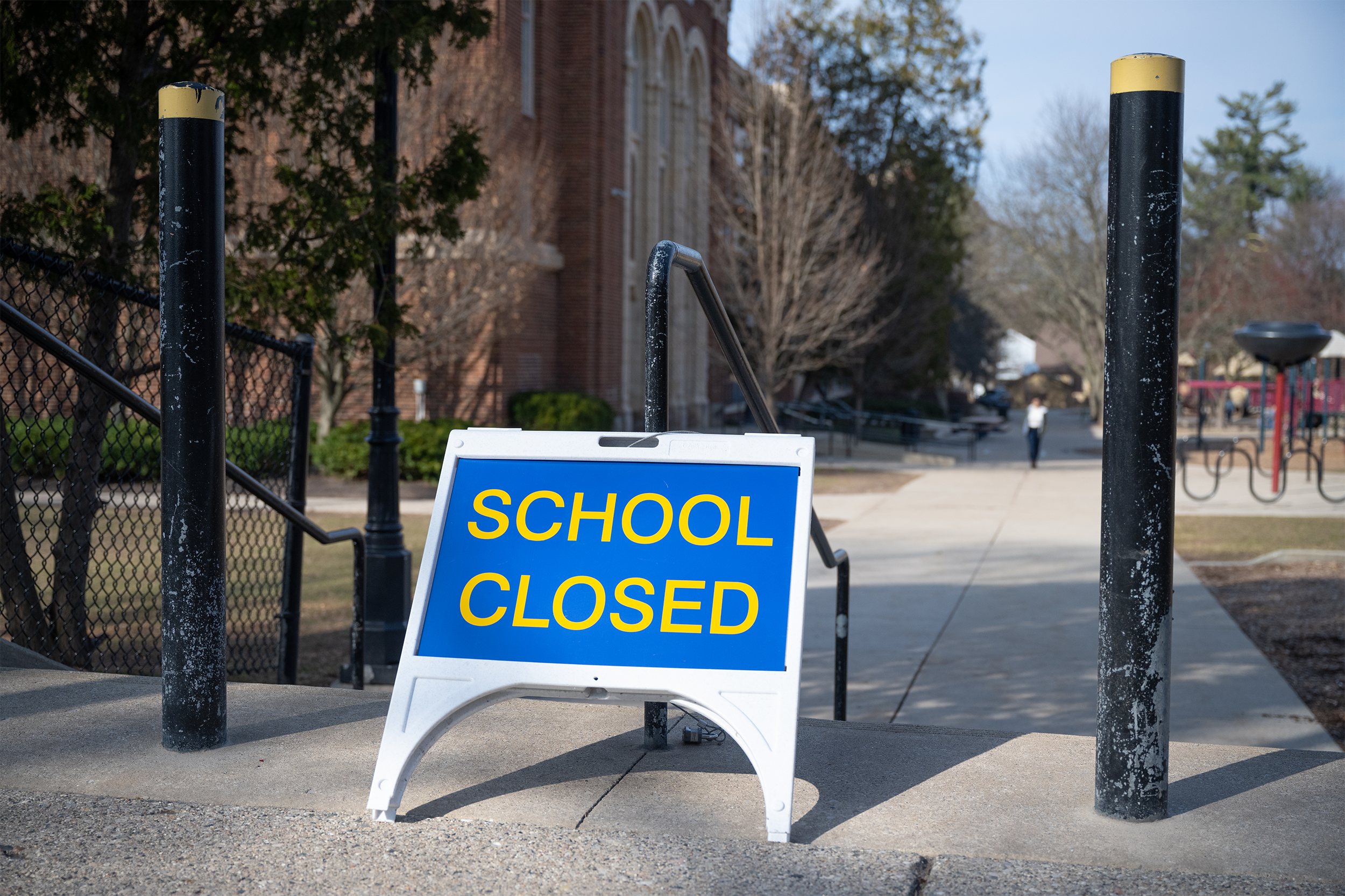 school closed sign outside Grand Rapids, Michigan