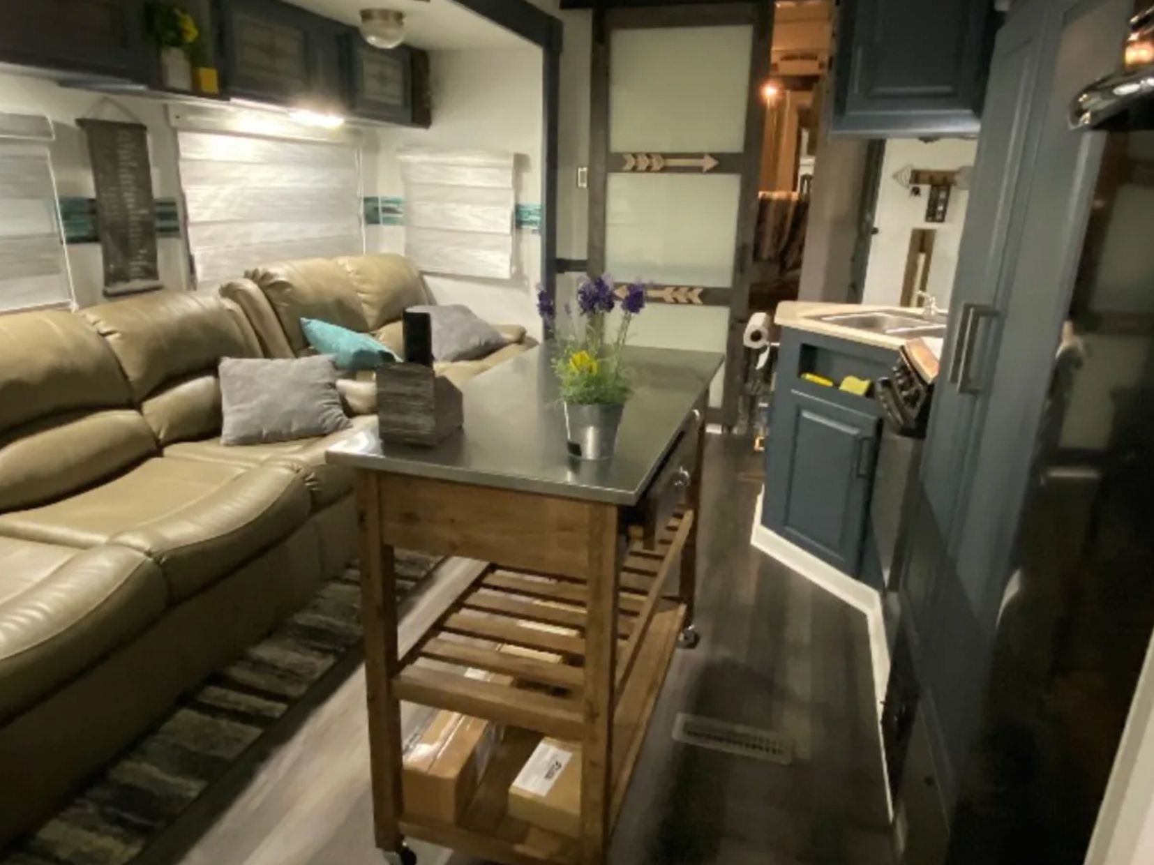 Louisiana: 2016 Dutchmen Voltage V4000