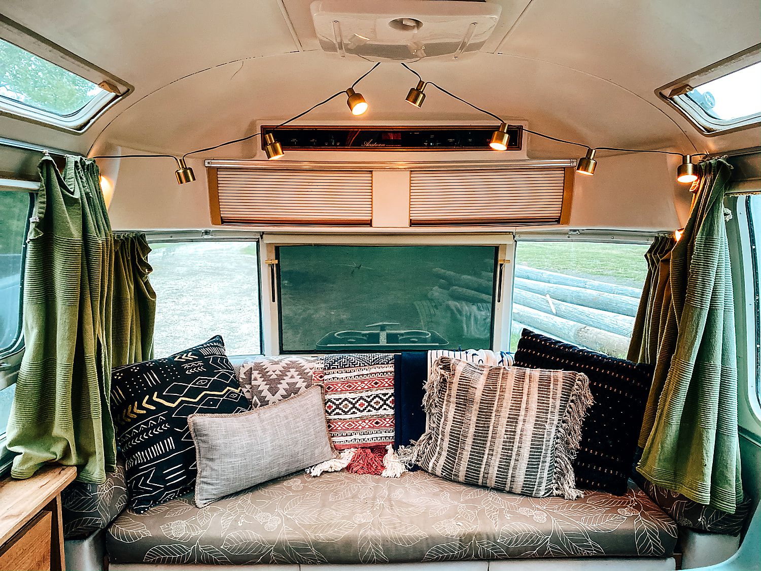 Kansas: 1983 Airstream Excella