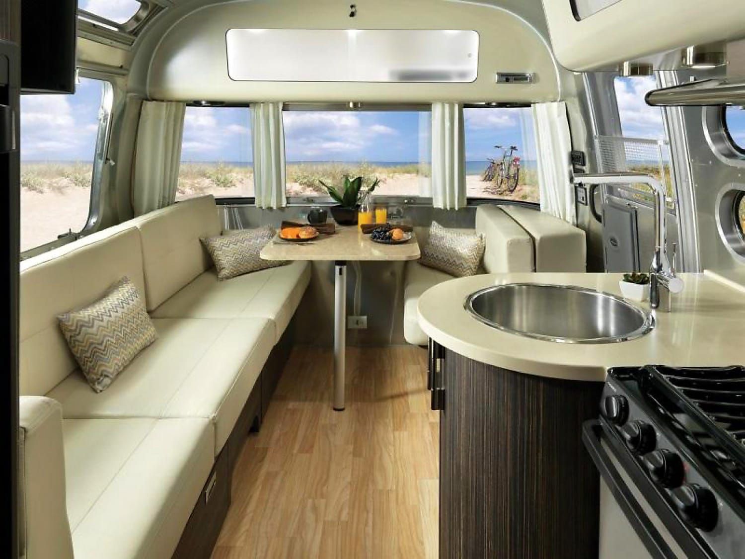 Indiana: 2017 Airstream International Signature