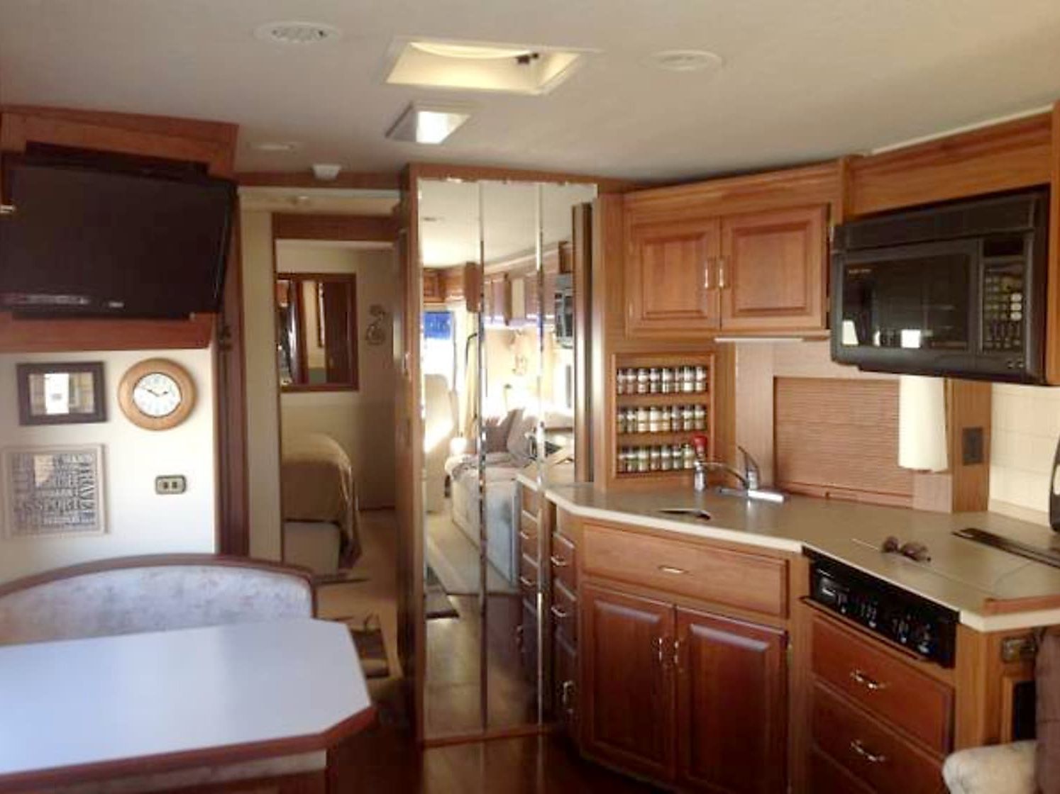 Alaska: 2000 Winnebago Chieftain
