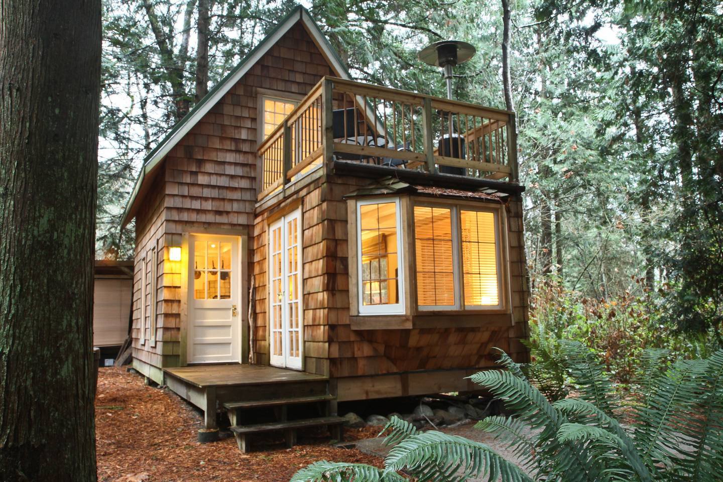 Gingerbread Cottage in Port Roberts, WA