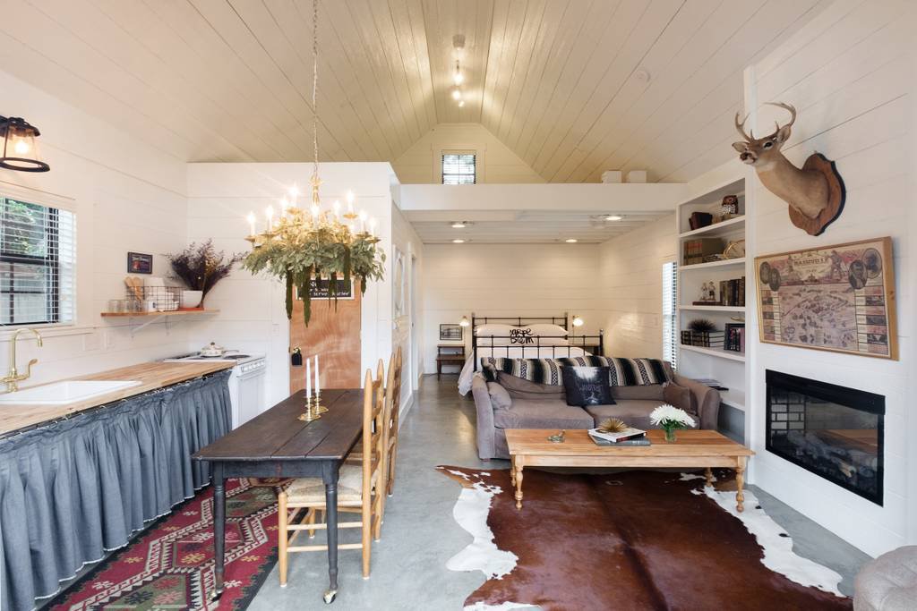 Romantic Nashville Cottage in Nashville, TN