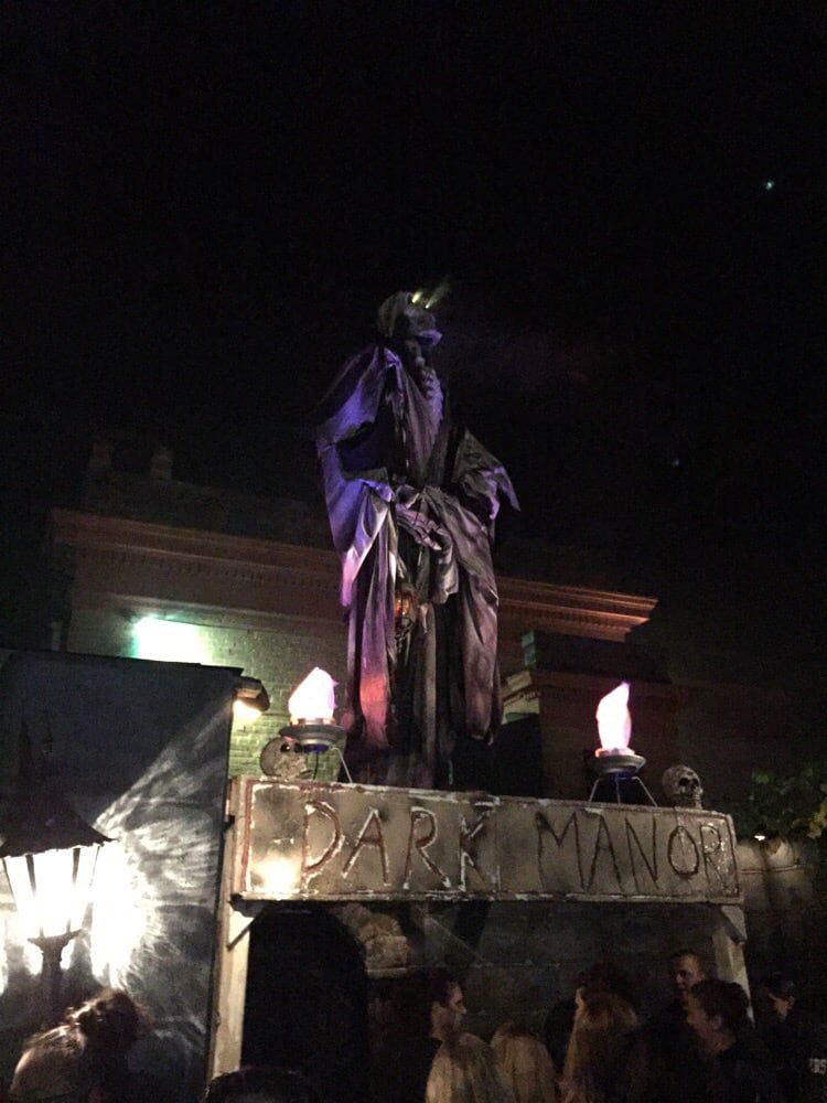 Dark Manor Haunted House