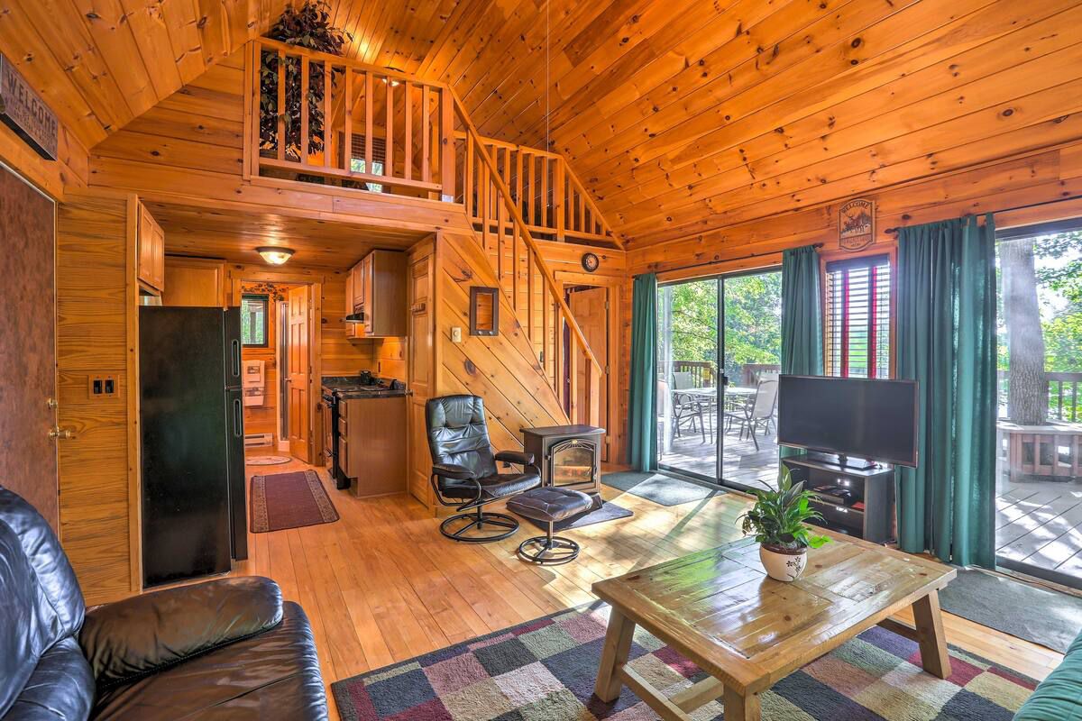 Hocking Hills Lakeside Cabin