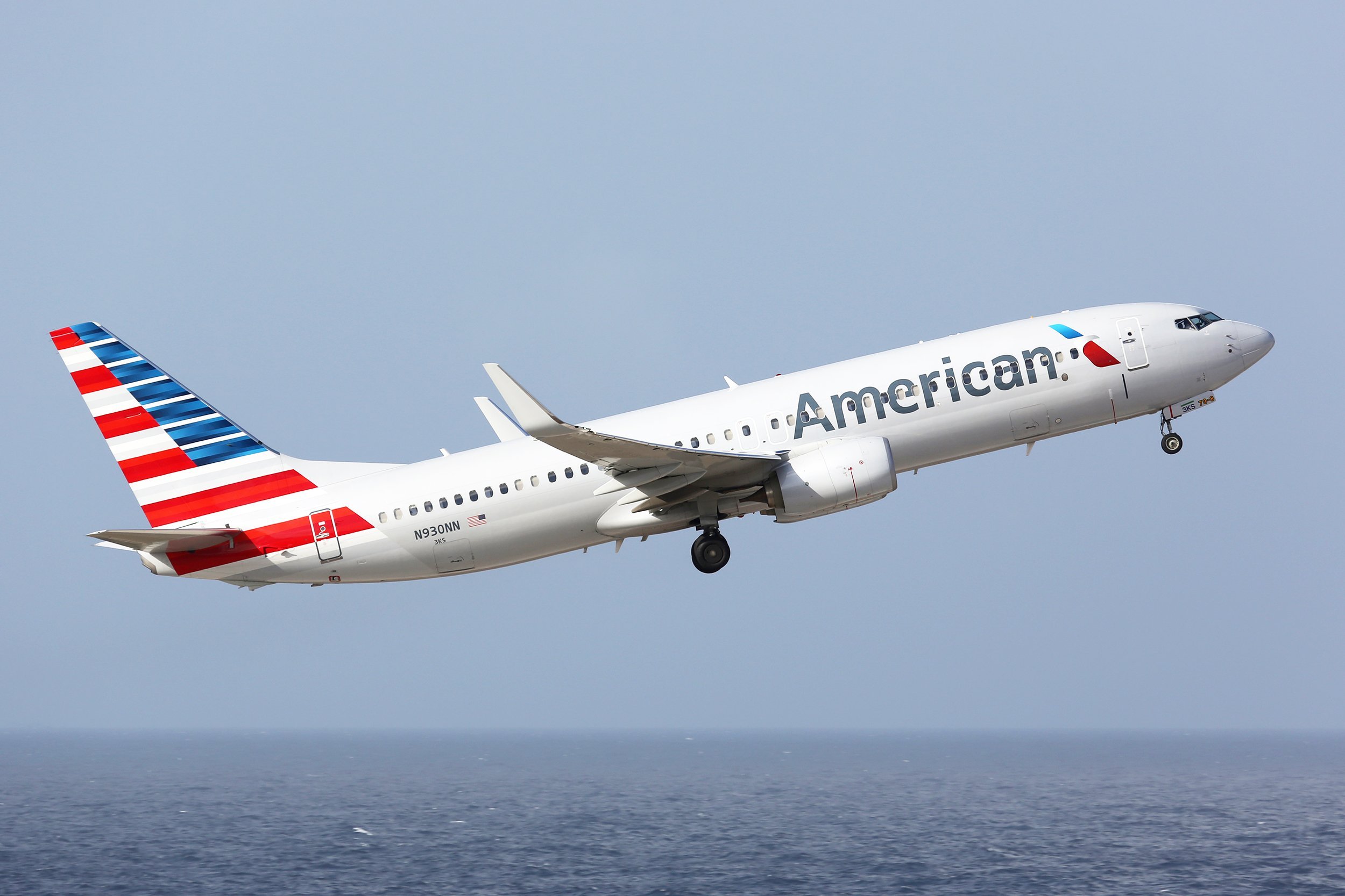 American Airlines Boeing 737 taking off