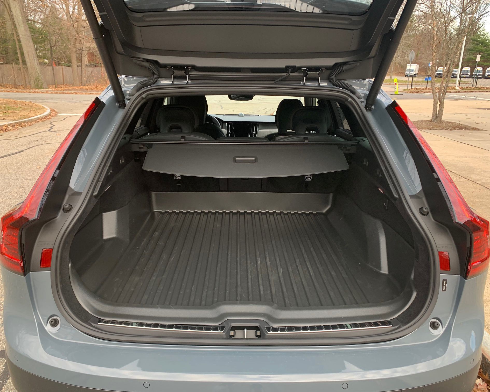 2021 Volvo V90 cargo