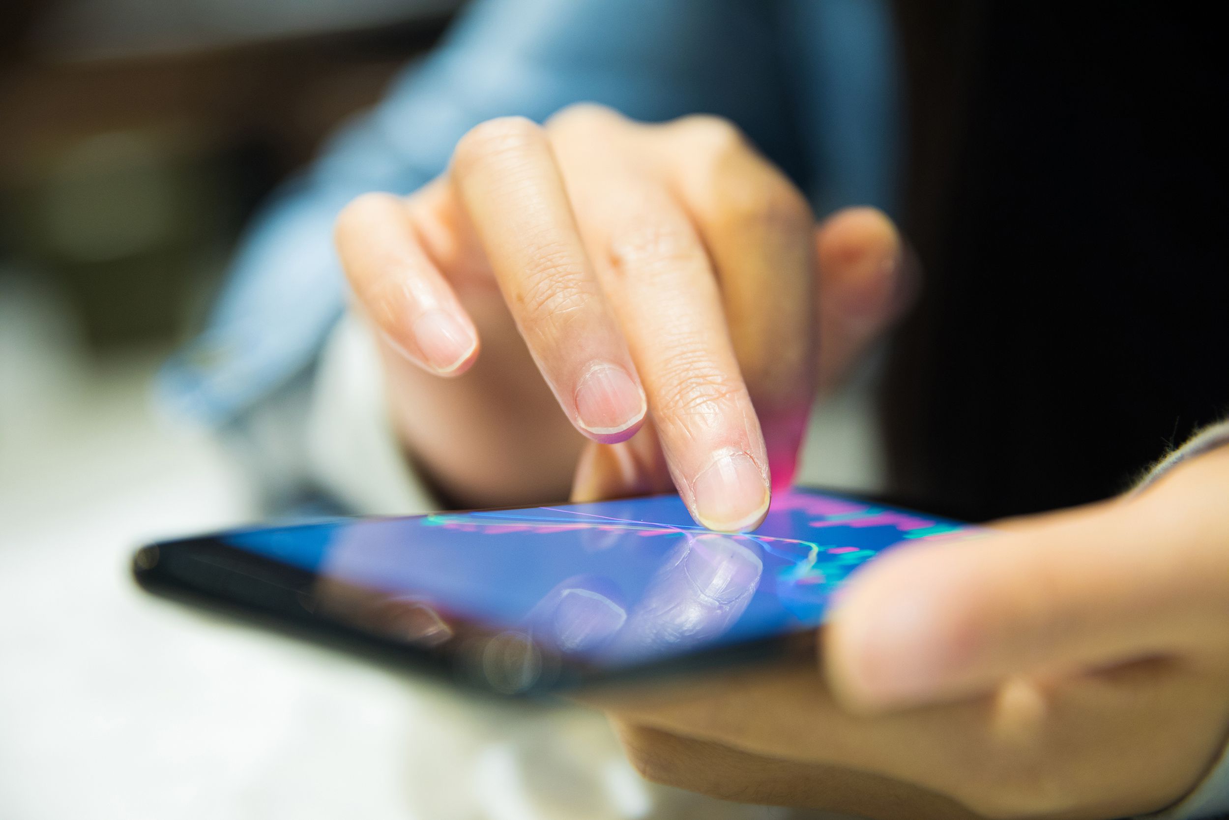 using moblie phone analyzing stock market data