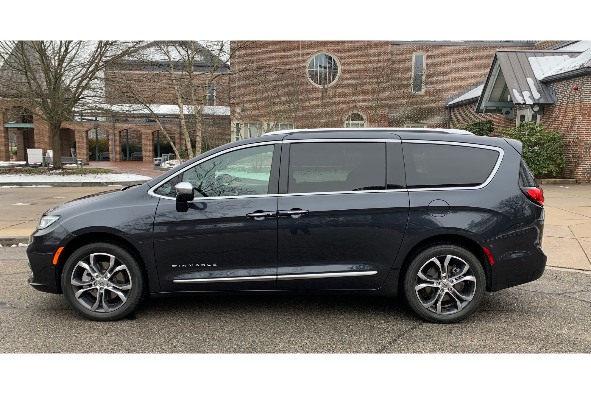 2021 Chrysler Pacifica exterior