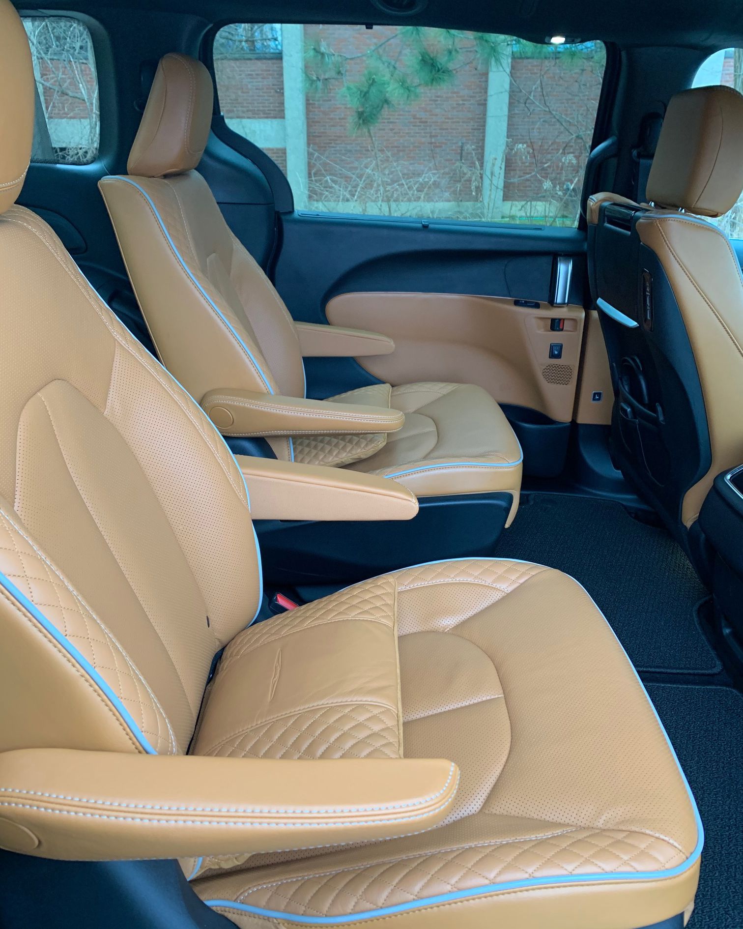 2021 Chrysler Pacifica second row seats