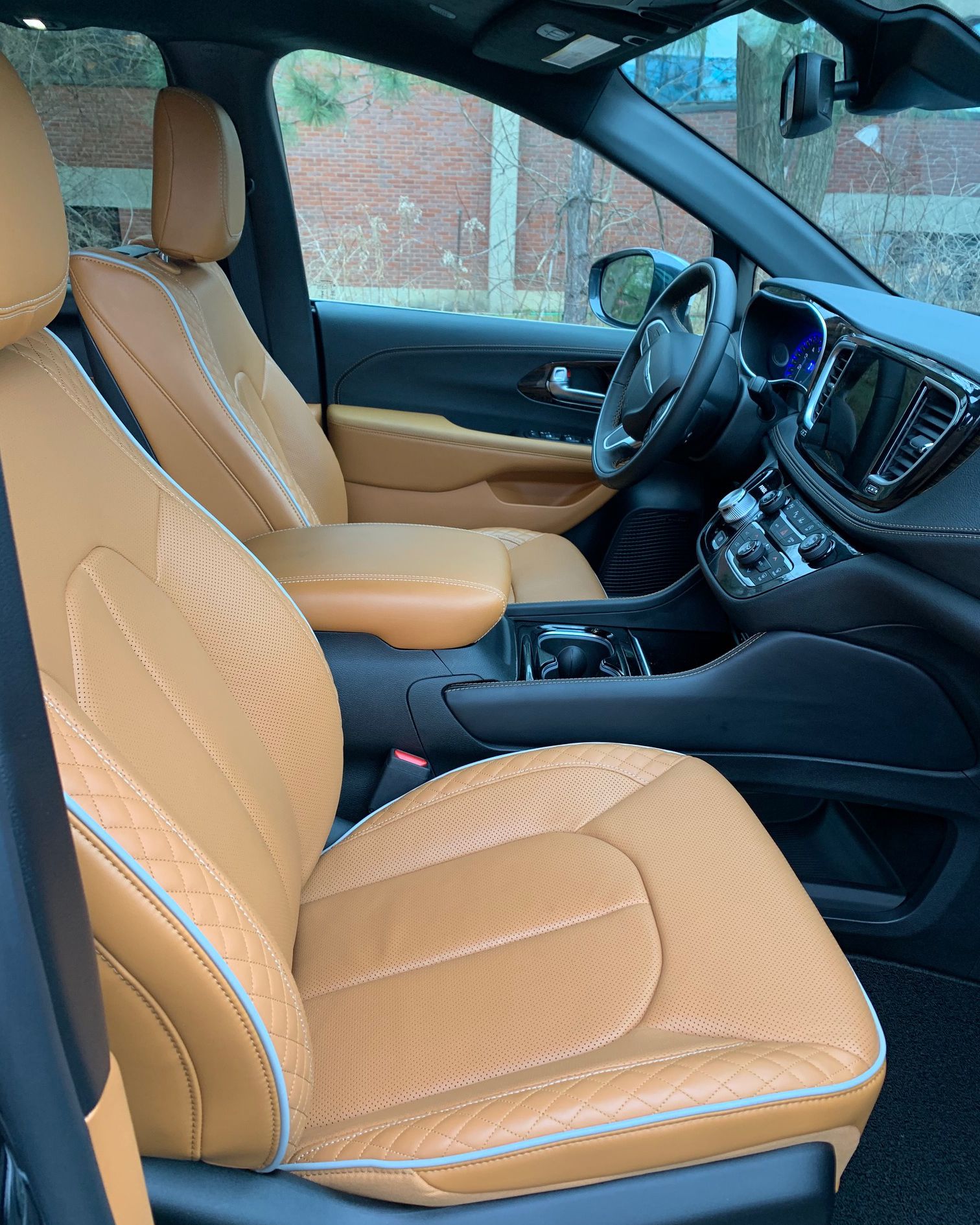 2021 Chrysler Pacifica front seats