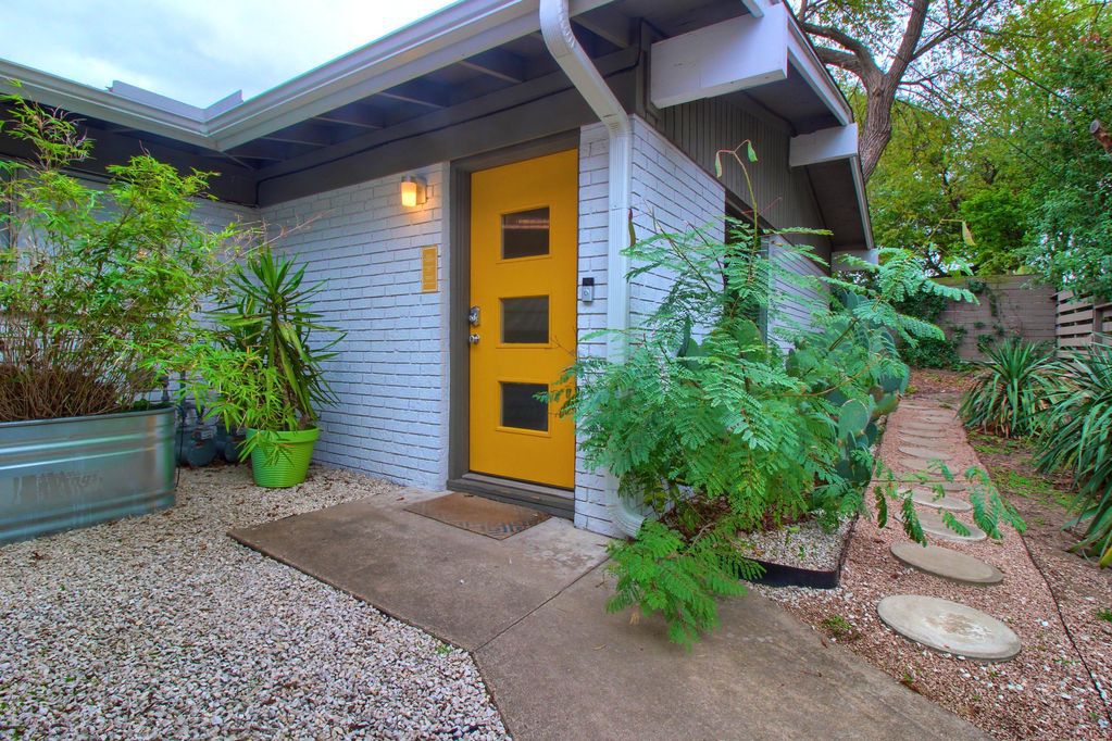 Urban ATX Retreat outside