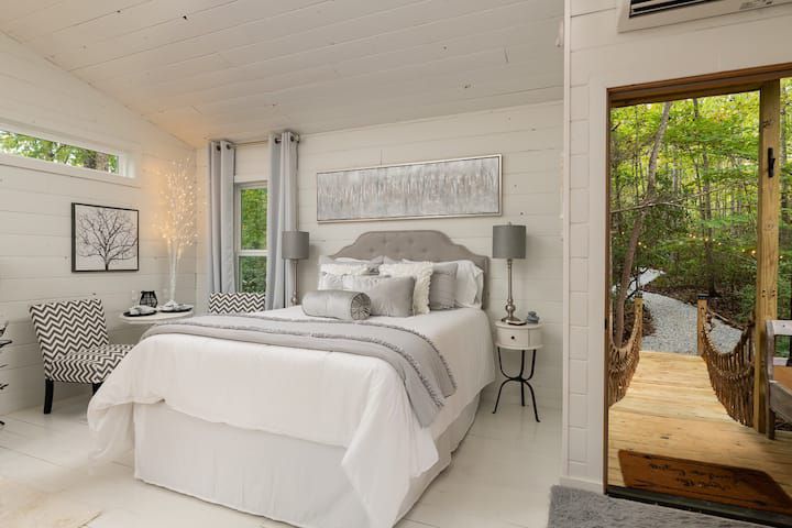 Romantic Treehouse