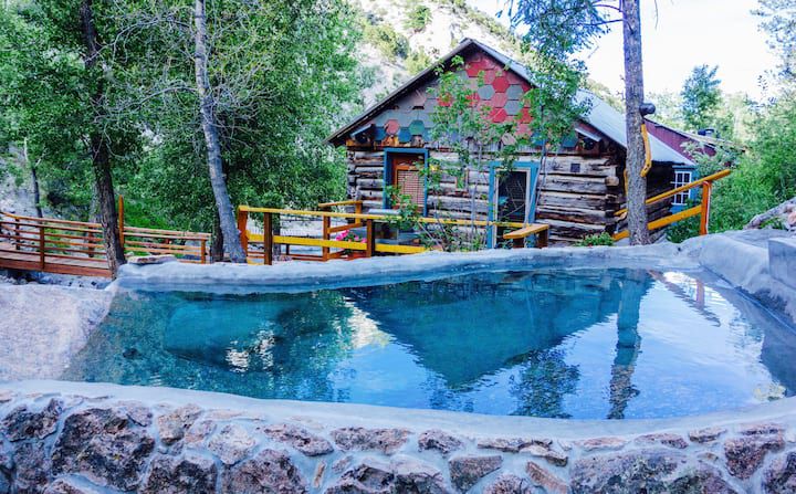 Holloway Cabin and Hot Springs