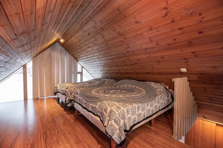 Sunny Luxury Cottage | A Closer Look