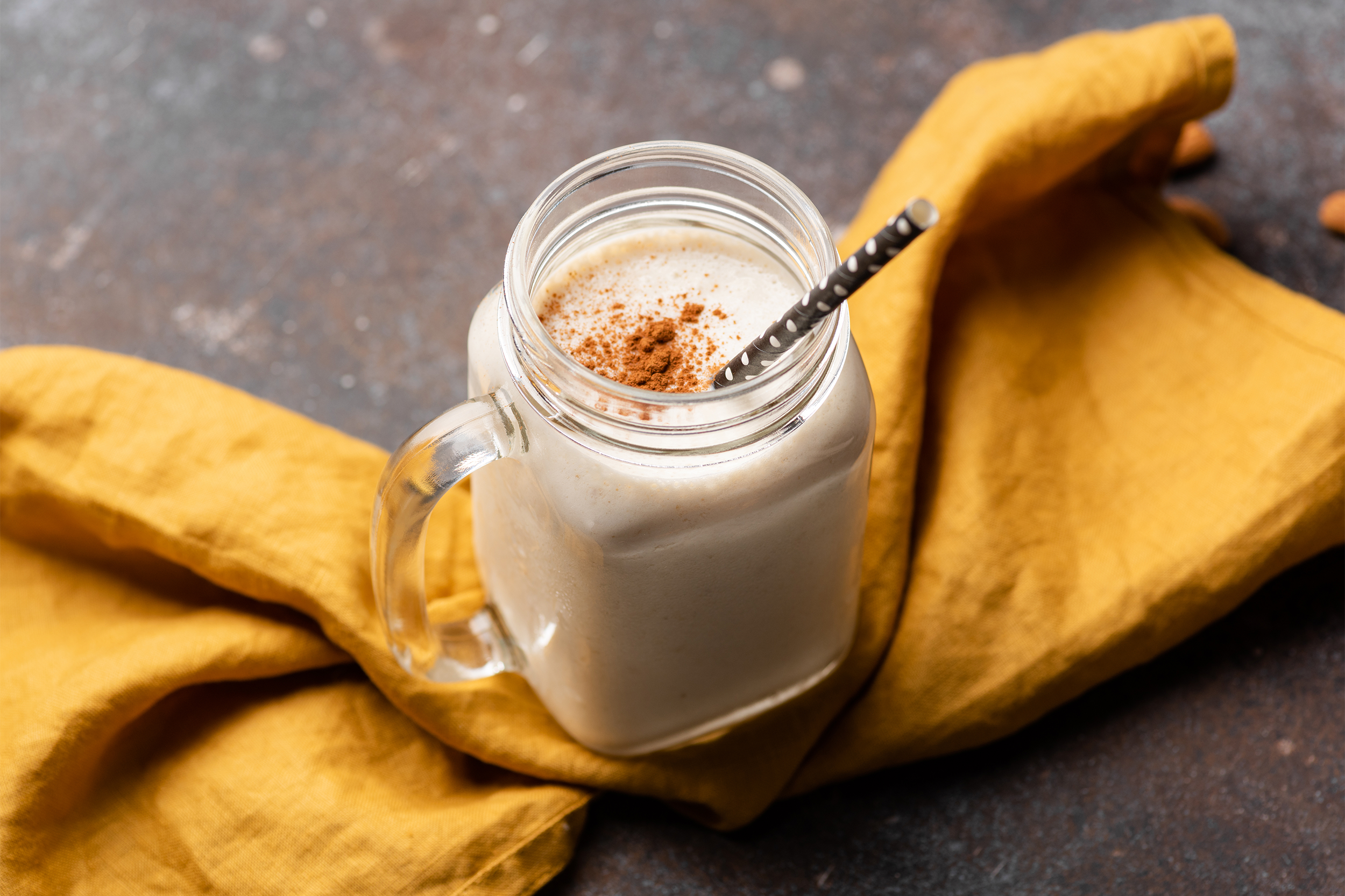 Almond Milk, Cinnamon, and Maple Syrup Smoothie