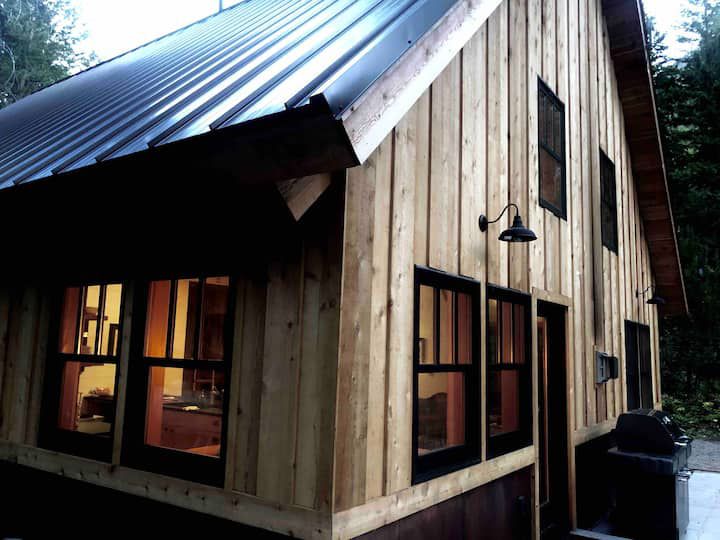 Modern Cascades Cabin