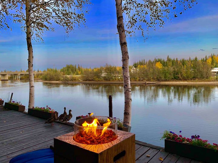 Riverside Alaskan Retreat | A Closer Look