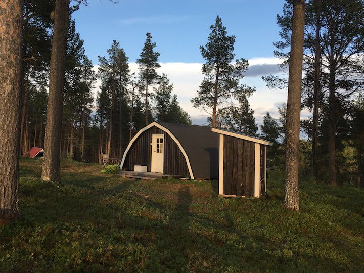 No-Frills Lakeside Cottage