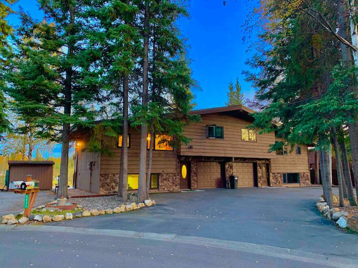 Riverside Alaskan Retreat