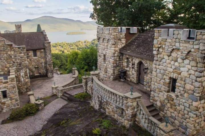 Lakeside Castle Cottage