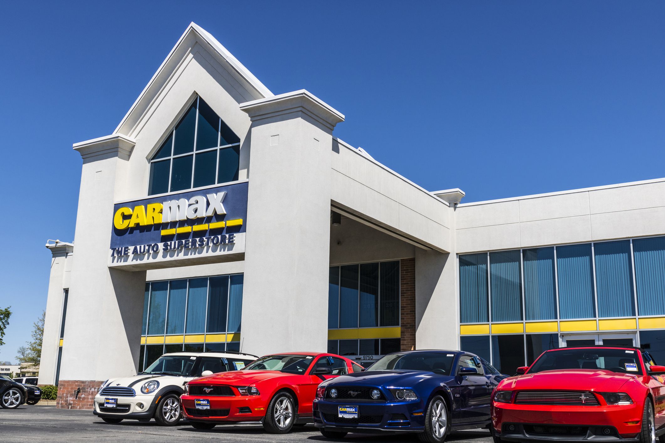 Indianapolis - Circa April 2017: CarMax Auto Dealership