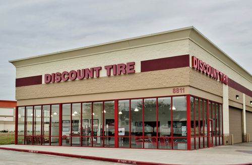Discount Tire store exterior in Humble, TX.