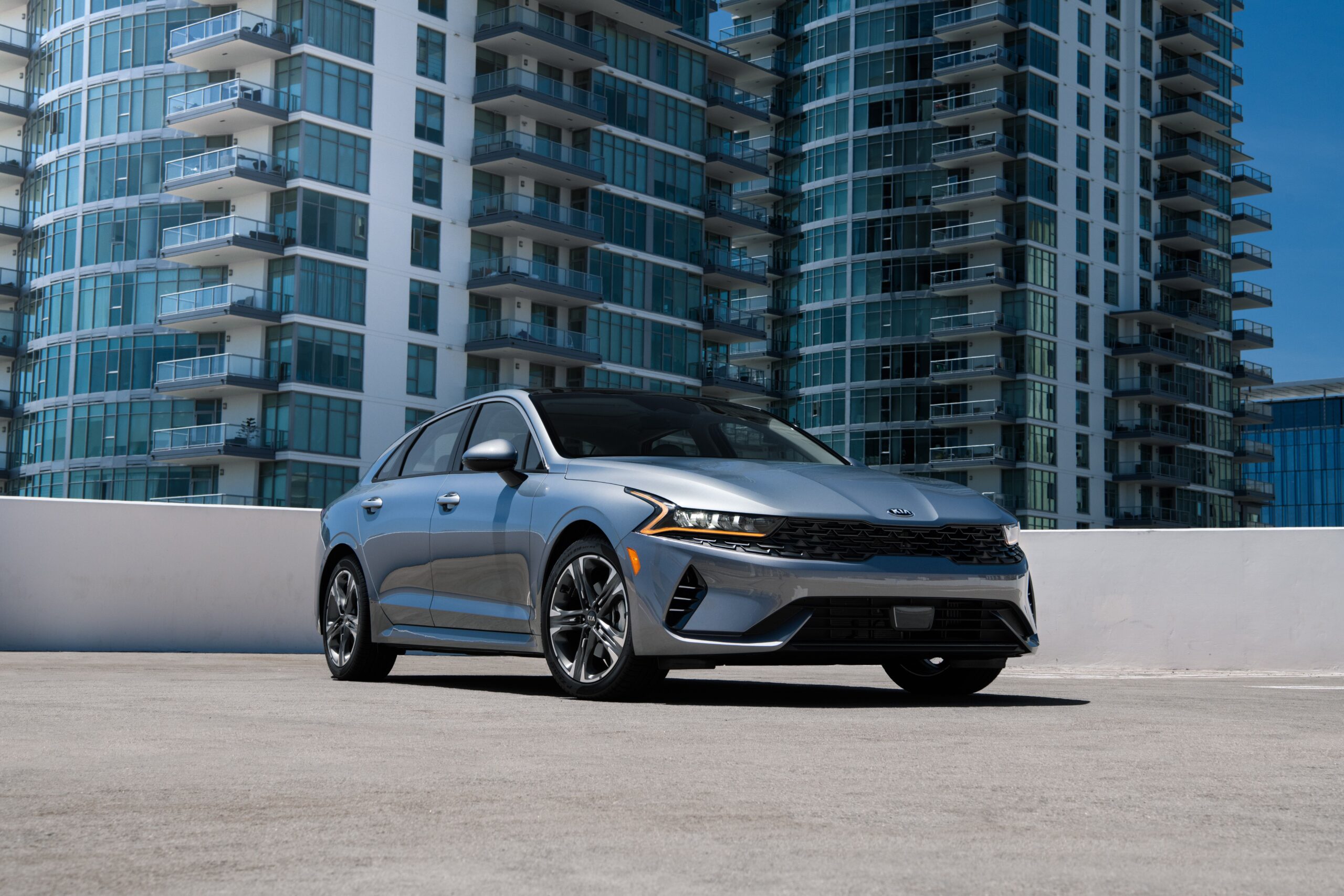 Smart Sedan: Kia K5