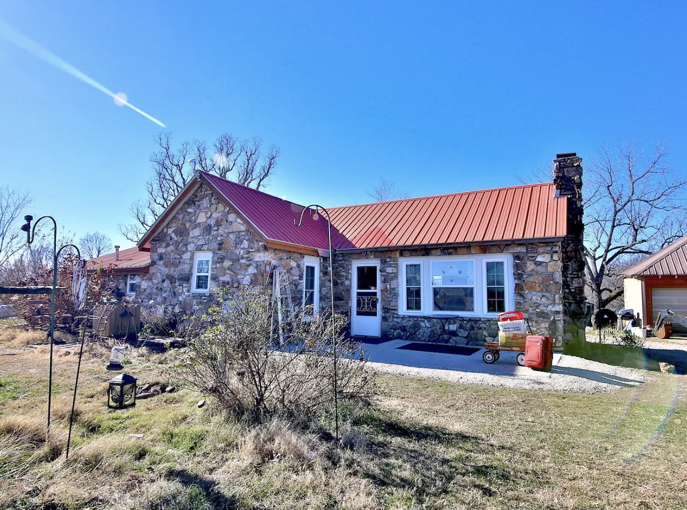 The Ozark Hills Rock Home: The Guest House