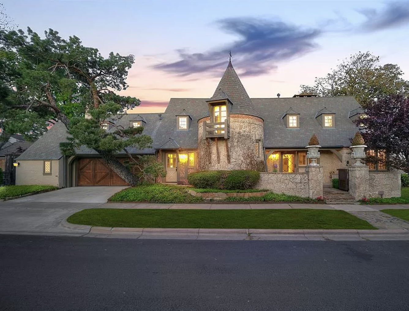The Texas Cottage-Castle