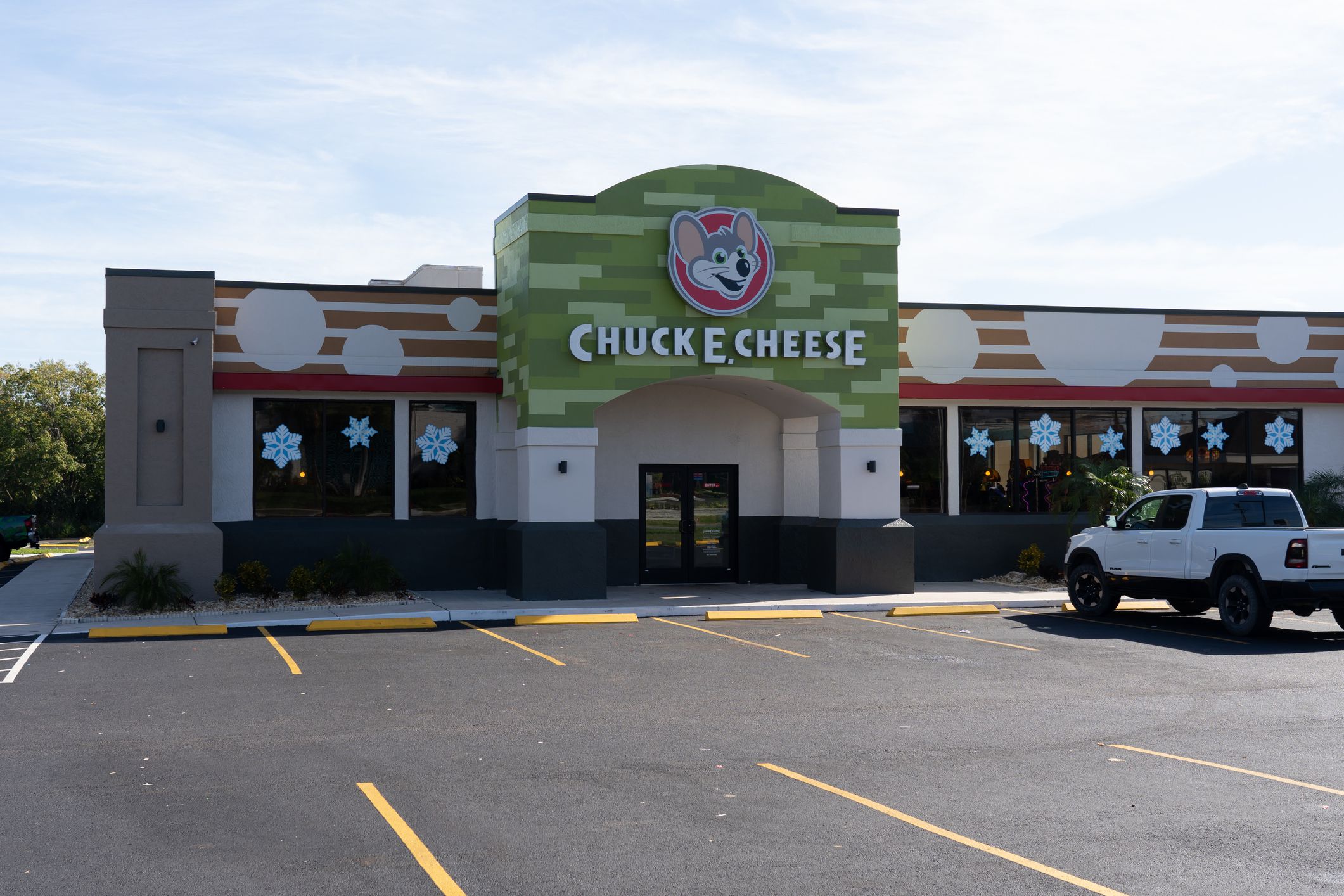 front of Chuck E. Cheese, Orlando, Florida with white truck parked in parking spot