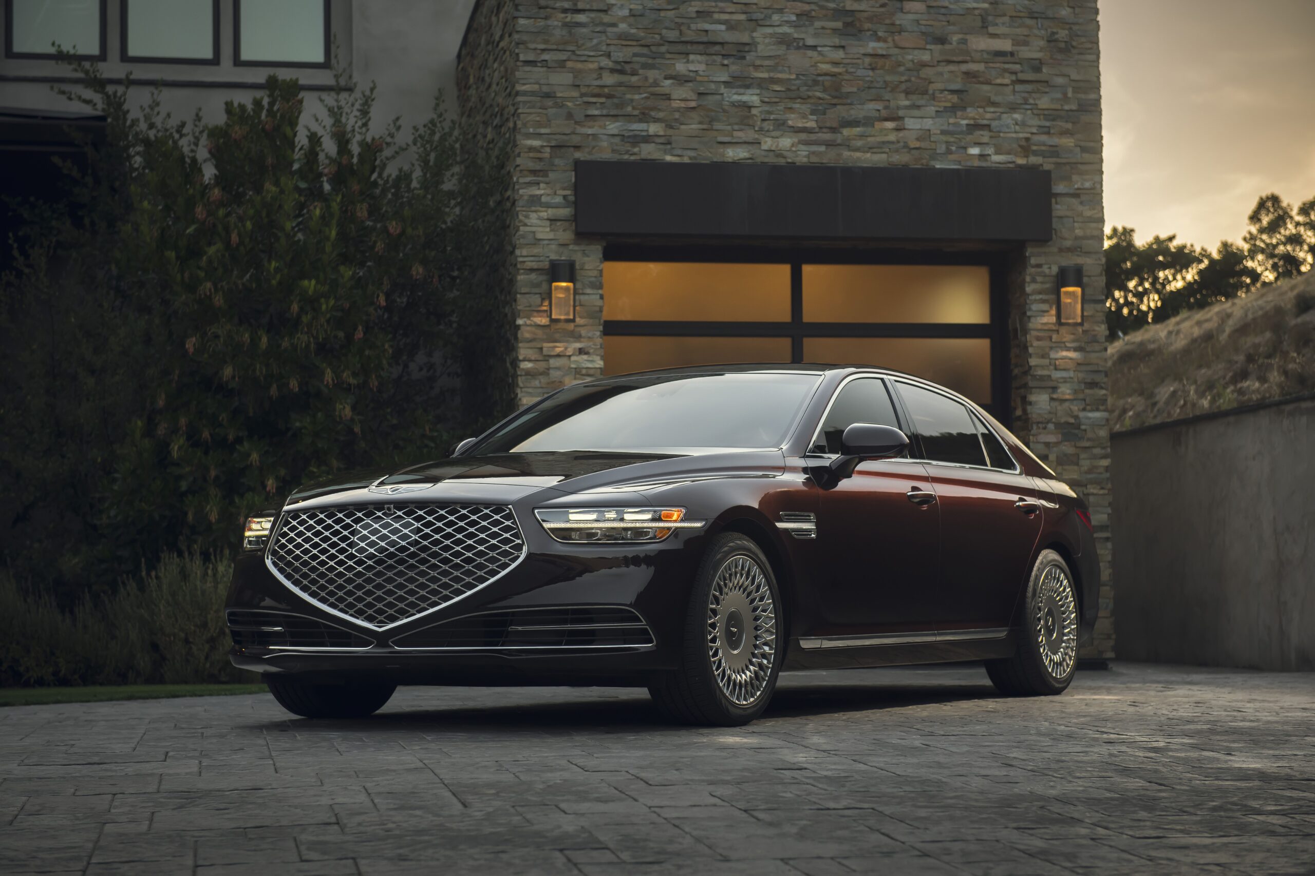 Luxury Sedan: Genesis G90