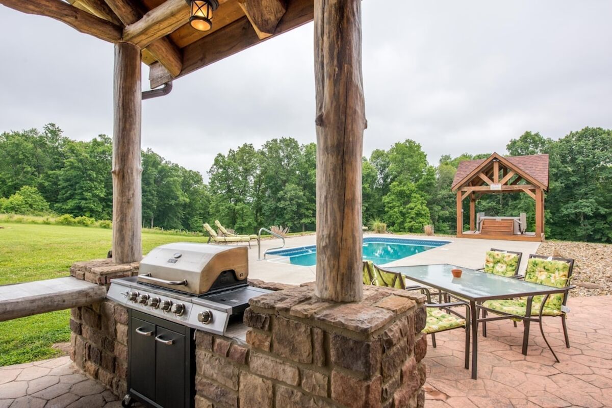 Meadows Lodge, Laurel Township, Ohio