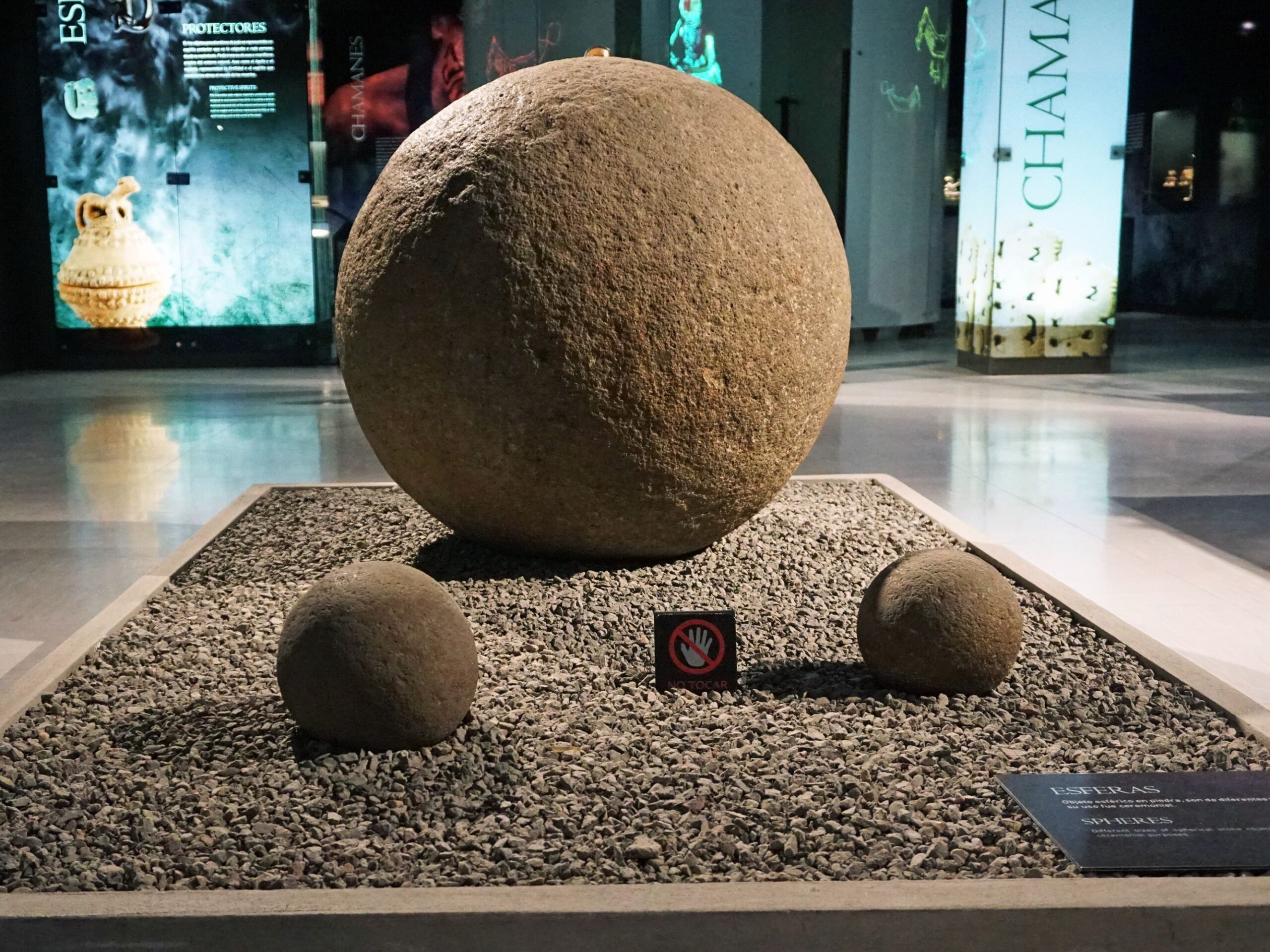 Stone spheres of the Diquís exhibited at Museo del Jade.
