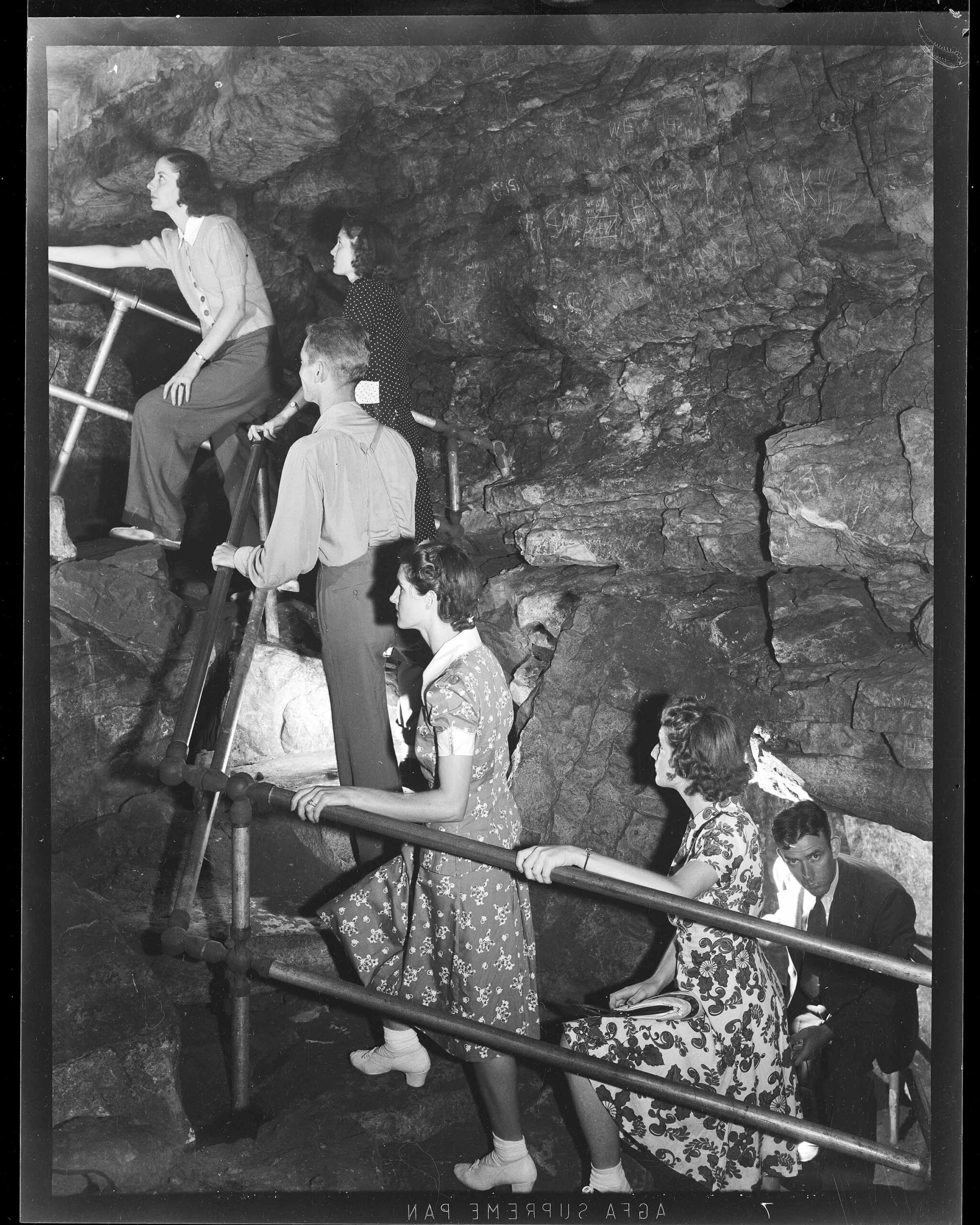 Cave, tourists in Corkscrew, 1941